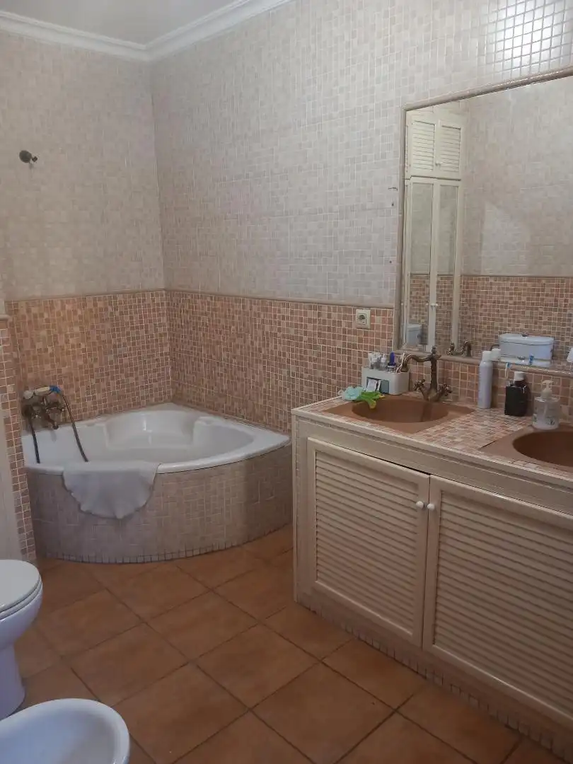 Casa adosada en venta en Olivares Baño de Casa adosada en venta en Olivares con Aire acondicionado, Terraza y Balcón