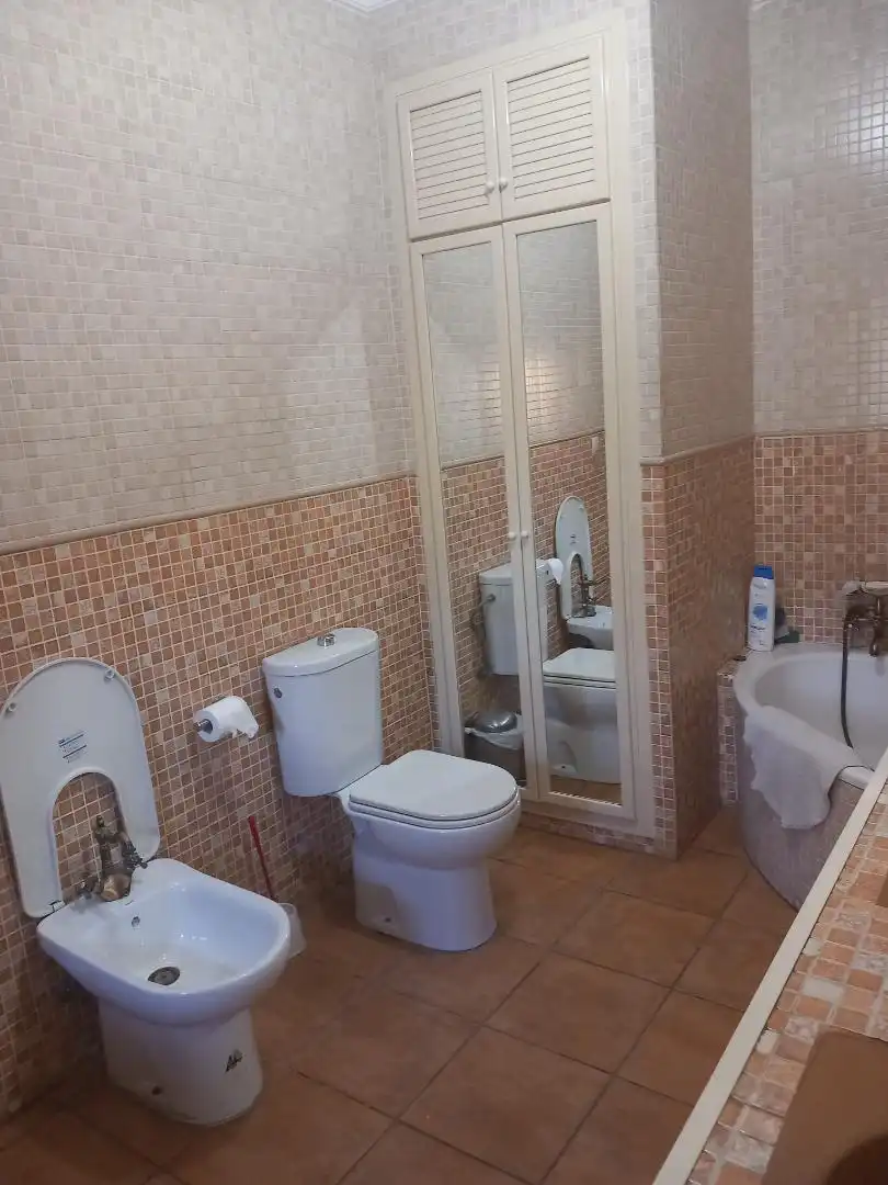 Casa adosada en venta en Olivares Baño de Casa adosada en venta en Olivares con Aire acondicionado, Terraza y Balcón