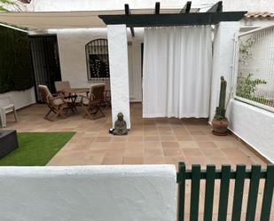 Jardí de Pis en venda en Zahara de los Atunes amb Aire condicionat, Terrassa i Piscina