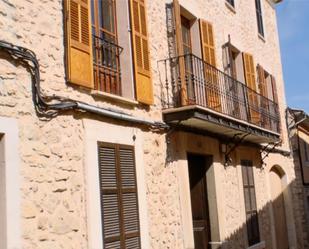 Vista exterior de Casa adosada en venda en Lloseta amb Aire condicionat, Piscina i Balcó