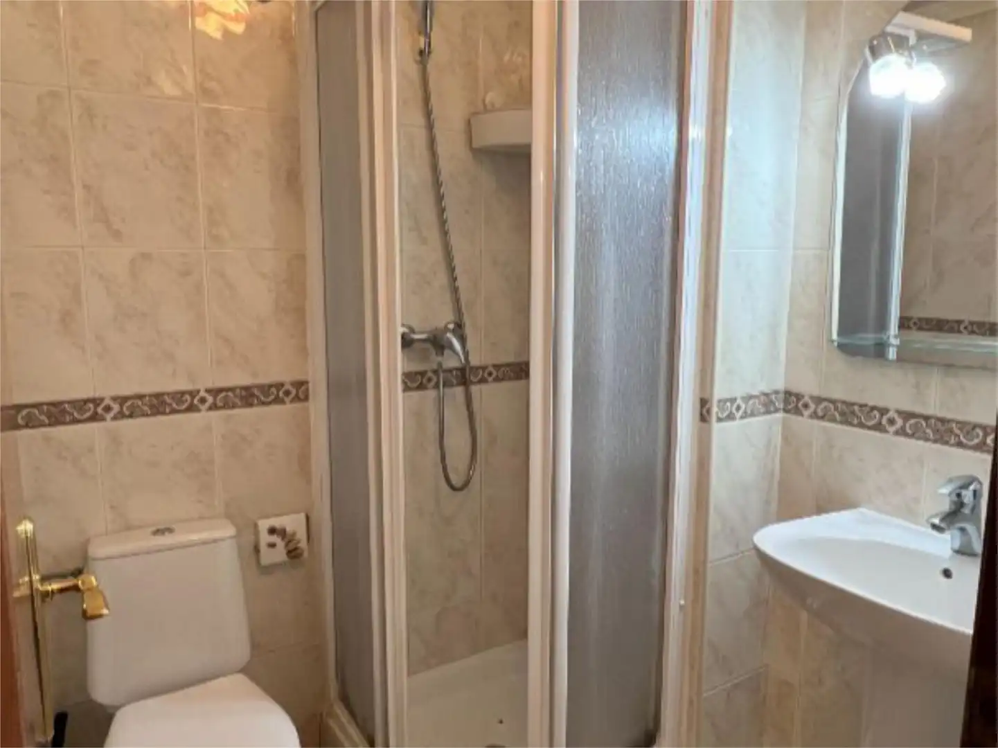 Habitació a Calle Boulevard, 2, Parque de la Paloma Bany de Apartament per a compartir en Benalmádena amb Aire condicionat, Calefacció i Jardí privat