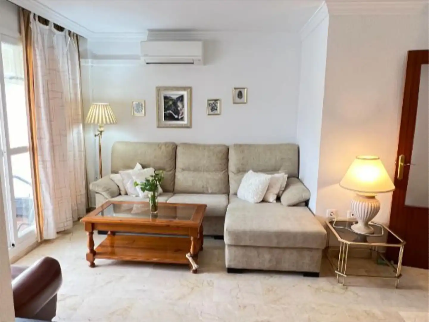 Habitació a Calle Boulevard, 2, Parque de la Paloma Sala d'estar de Apartament per a compartir en Benalmádena amb Aire condicionat, Calefacció i Jardí privat