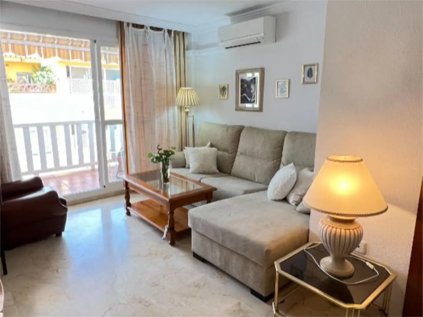 Habitació a Calle Boulevard, 2, Parque de la Paloma Sala d'estar de Apartament per a compartir en Benalmádena amb Aire condicionat, Calefacció i Jardí privat