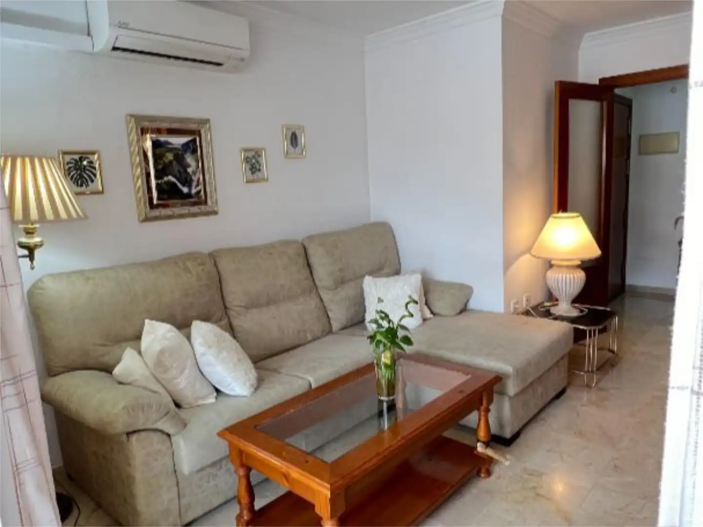 Habitació a Calle Boulevard, 2, Parque de la Paloma Sala d'estar de Apartament per a compartir en Benalmádena amb Aire condicionat, Calefacció i Jardí privat