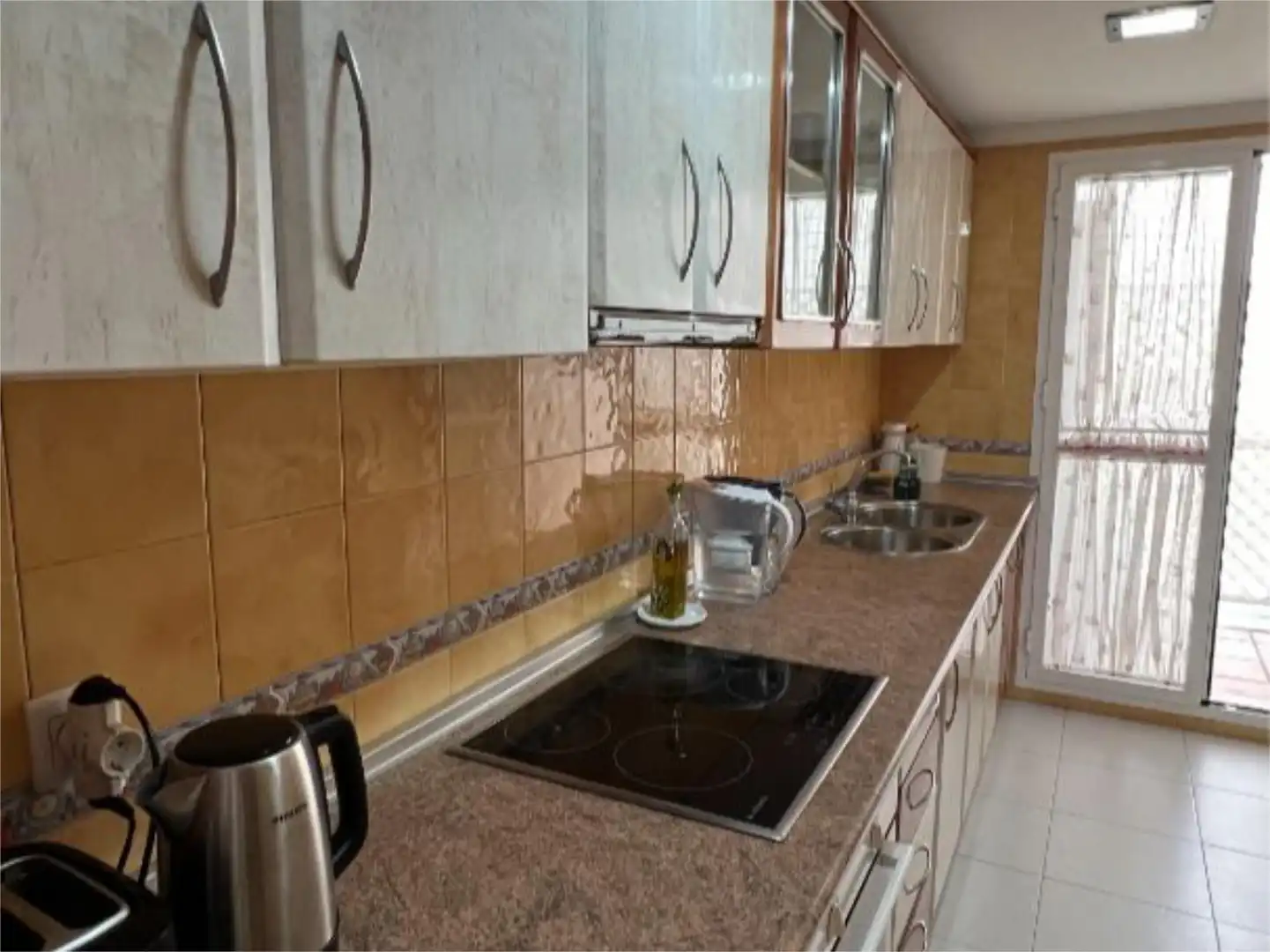 Habitació a Calle Boulevard, 2, Parque de la Paloma Cuina de Apartament per a compartir en Benalmádena amb Aire condicionat, Calefacció i Jardí privat