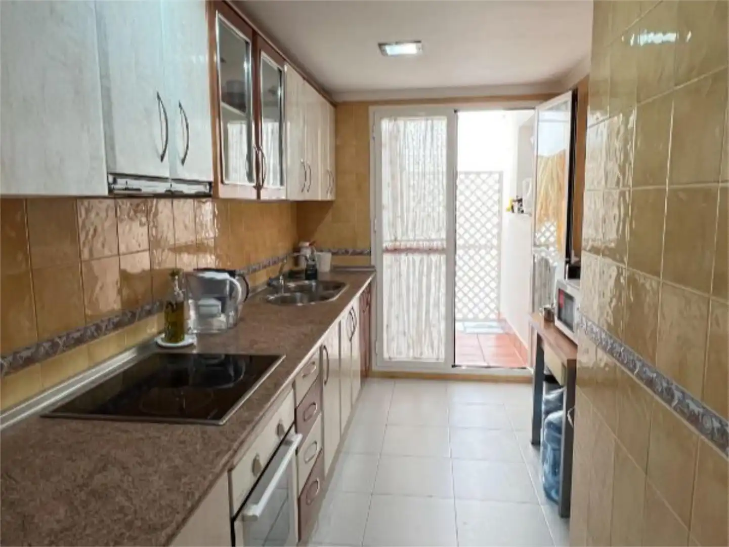Habitació a Calle Boulevard, 2, Parque de la Paloma Cuina de Apartament per a compartir en Benalmádena amb Aire condicionat, Calefacció i Jardí privat