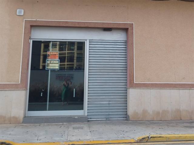 Local comercial en Alquiler en Avinguda Ramon Salomon, 11 en Ulldecona