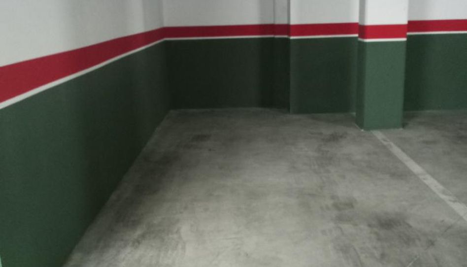 Garaje de alquiler en Calle Azucena, 1, Ruta de la Plata, Cáceres Capital - imagen 1 Foto 1 de Garaje de alquiler en Calle Azucena, 1, Ruta de la Plata, Cáceres Capital