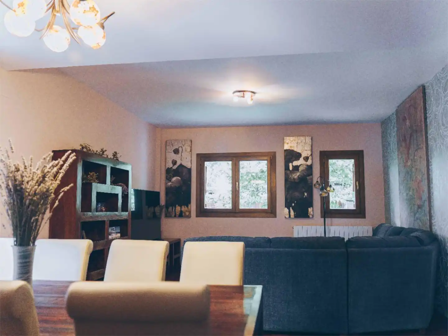 Sala d'estar de Casa o xalet en venda en Benasque amb Calefacció, Jardí privat i Parquet