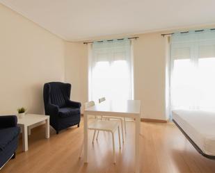 Bedroom of Flat to share in Valladolid Capital  with Heating, Parquet flooring and Terrace