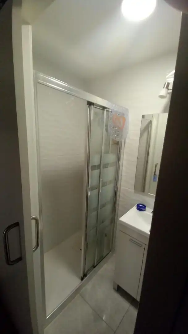 Zimmer in Camí del Forn d'Alcedo, 15, El Forn d'Alcedo Badezimmer von Wohnung zur untervermieten in Valencia mit Heizung, Terrasse und Möbliert
