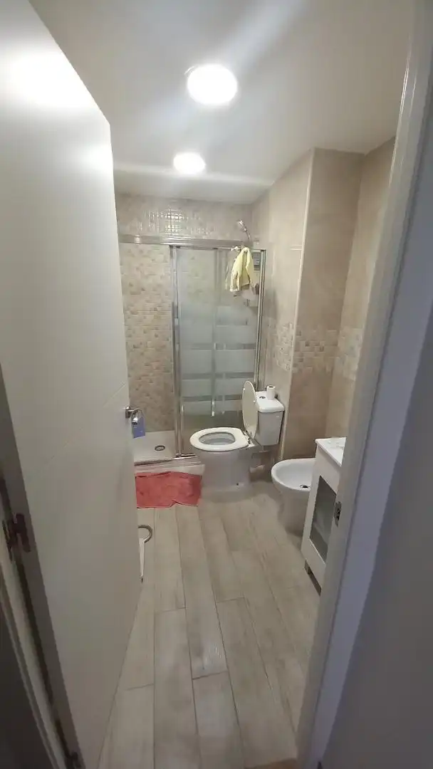 Zimmer in Camí del Forn d'Alcedo, 15, El Forn d'Alcedo Badezimmer von Wohnung zur untervermieten in Valencia mit Heizung, Terrasse und Möbliert