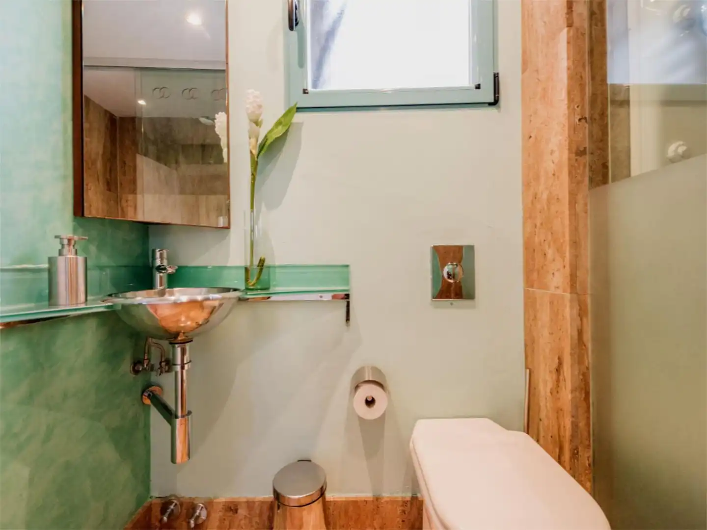 Flat for rent in Calle del Pensamiento, 27, Castillejos - Cuzco Bathroom of Flat for rent in Madrid with Air Conditioner, Heating and Private garden