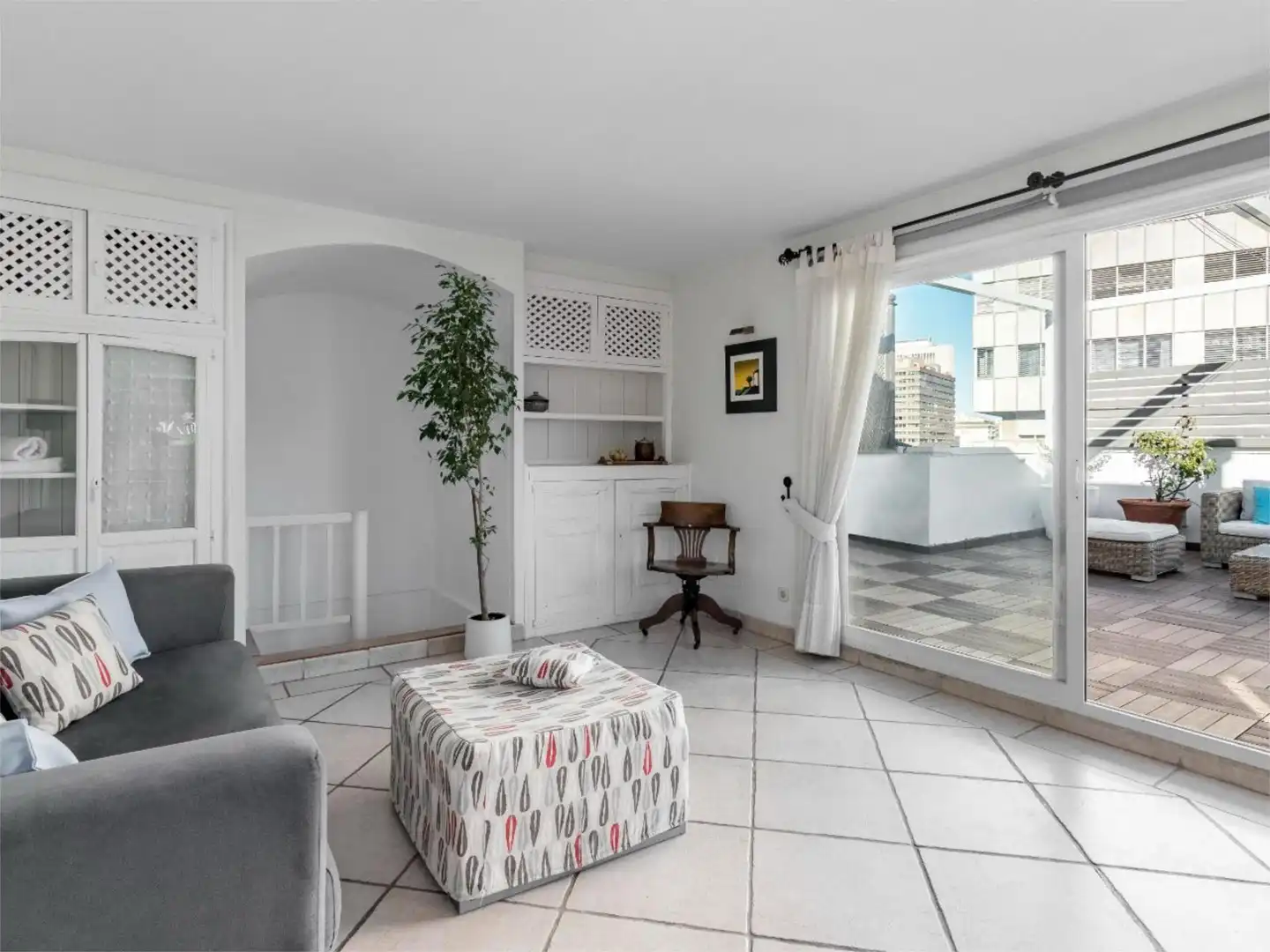 Flat for rent in Calle del Pensamiento, 27, Castillejos - Cuzco Living room of Flat for rent in Madrid with Air Conditioner, Heating and Private garden