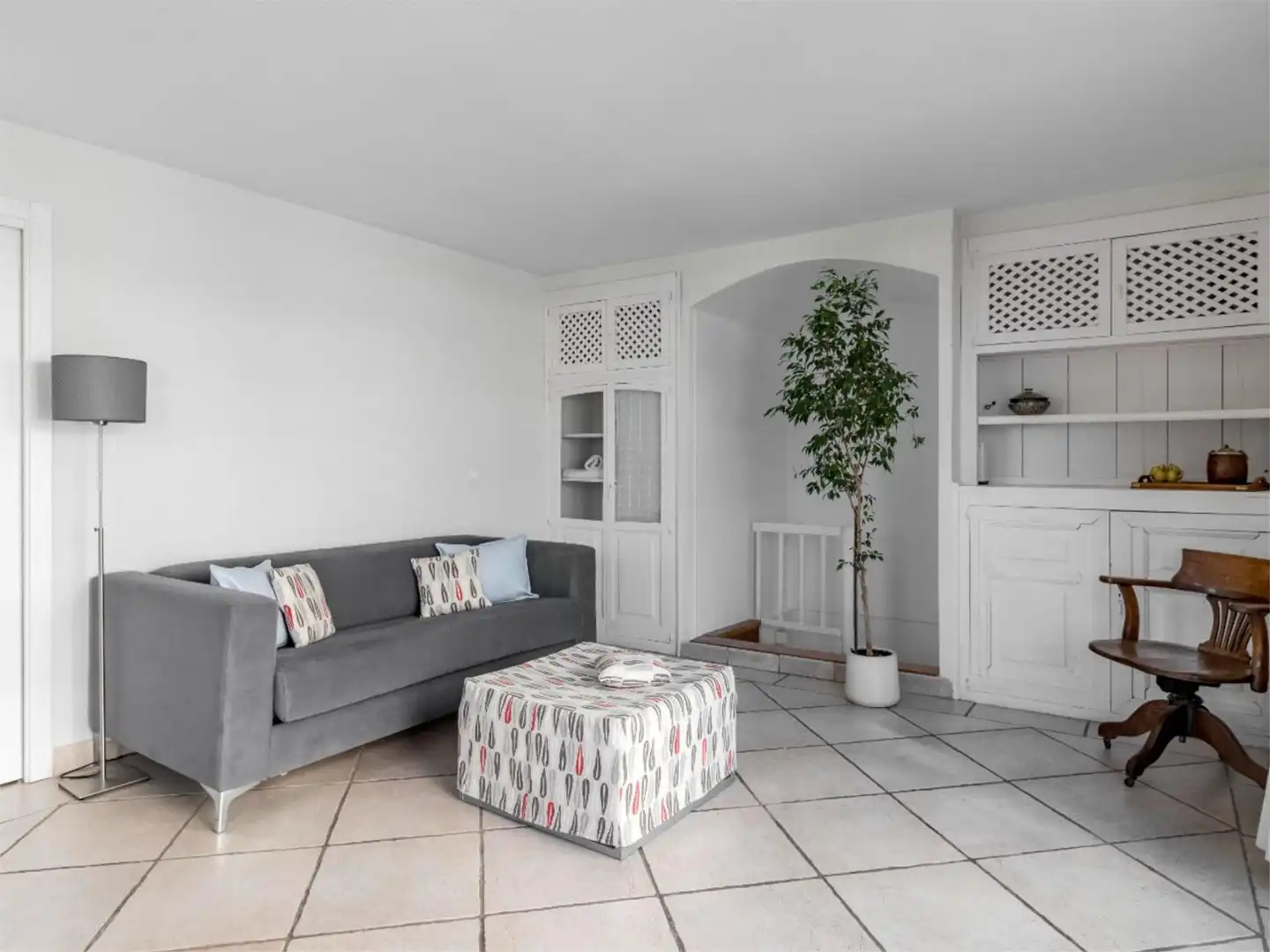 Flat for rent in Calle del Pensamiento, 27, Castillejos - Cuzco Living room of Flat for rent in Madrid with Air Conditioner, Heating and Private garden