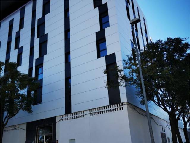 Local comercial en Alquiler en Avenida Vía Augusta, 16 en Huerta de la Reina - Trassierra