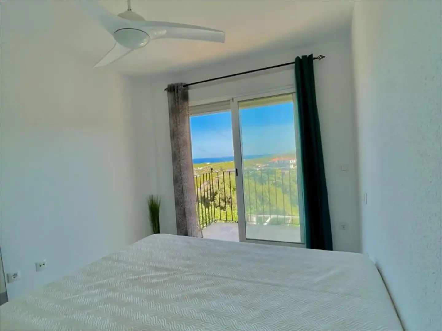 Wohnung zum Verkauf in Calle Doctor Álvarez Leiva, 21, Manilva Pueblo Schlafzimmer von Wohnung zum Verkauf in Manilva mit Klimaanlage, Terrasse und Schwimmbad