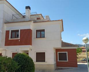 Exterior view of Duplex for sale in Monóvar  / Monòver  with Terrace, Swimming Pool and Balcony