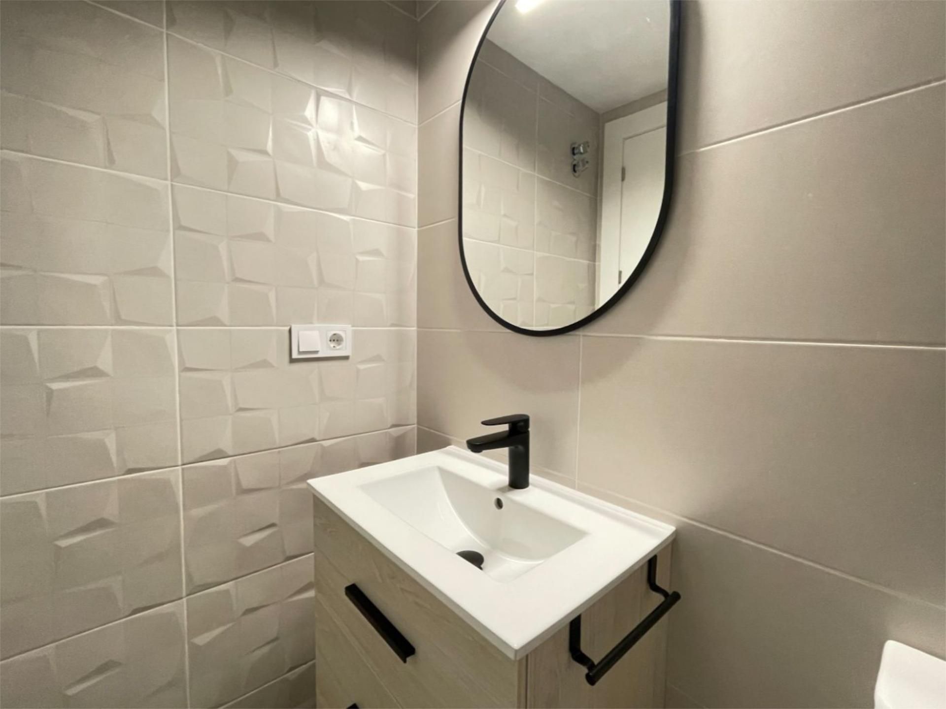 Bathroom of Flat for sale in  Granada Capital  with Heating, Private garden and Terrace