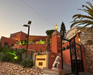 Vista exterior de Casa o xalet en venda en Vélez-Málaga amb Aire condicionat, Terrassa i Piscina