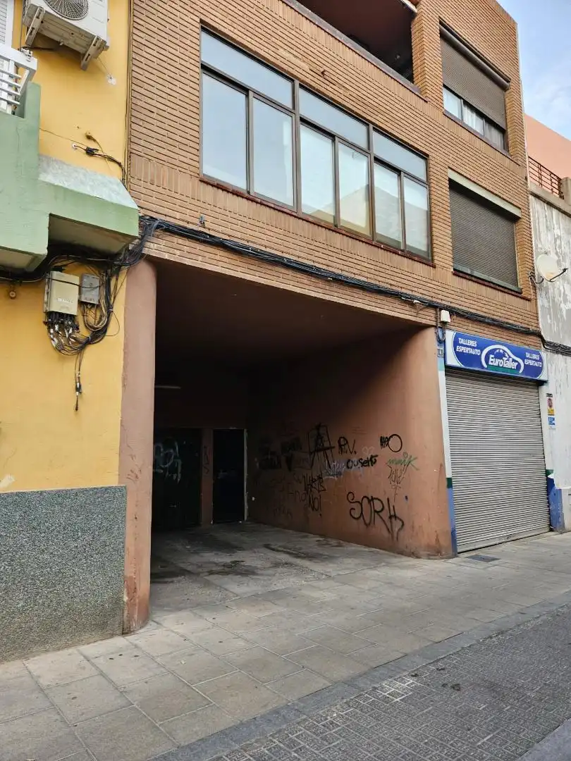 Außenansicht von Garage zum Verkauf in Torrent