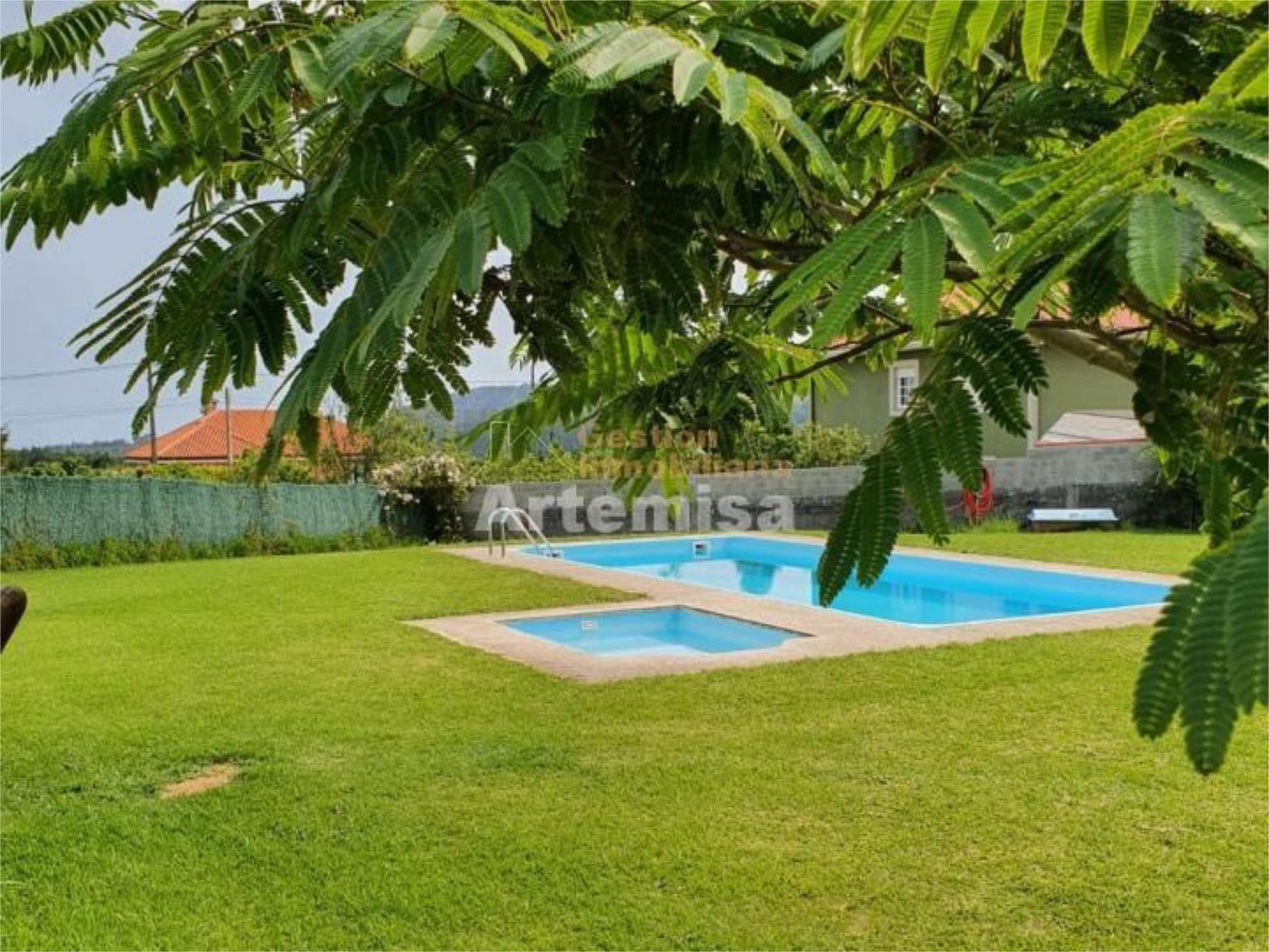 Piscina de Casa o xalet en venda en Ferrol amb Calefacció, Jardí privat i Parquet