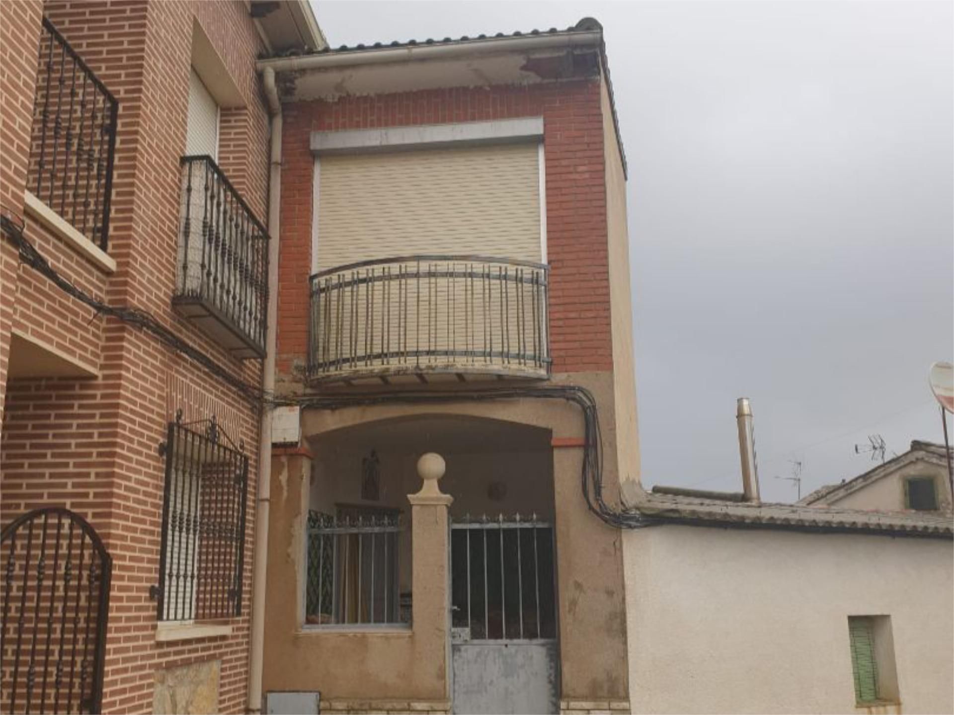 Vista exterior de Casa adosada en venda en Domingo Pérez amb Aire condicionat, Terrassa i Balcó
