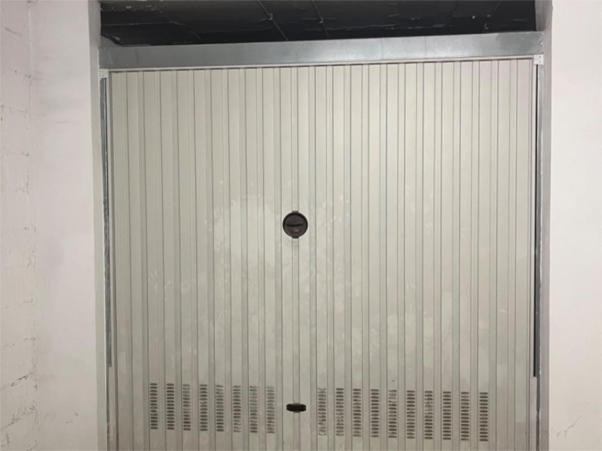 Exterior view of Garage for sale in Vila-rodona