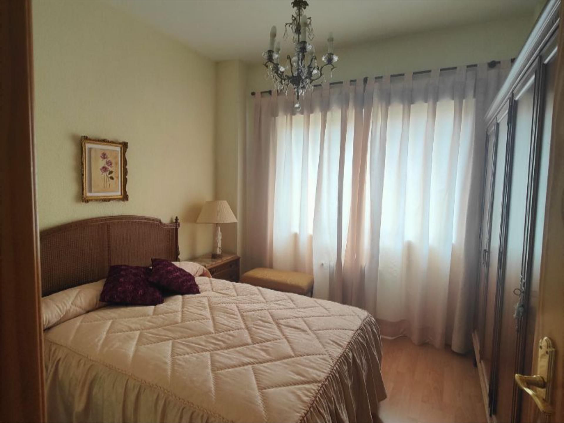 Habitación de Piso en venta en  Madrid Capital con Calefacción y Jardín privado