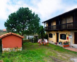 Jardí de Casa adosada en venda en Siero amb Calefacció, Jardí privat i Parquet