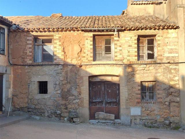 Casa adosada en Venta en Calle la Torre, 13 en Velilla de los Ajos