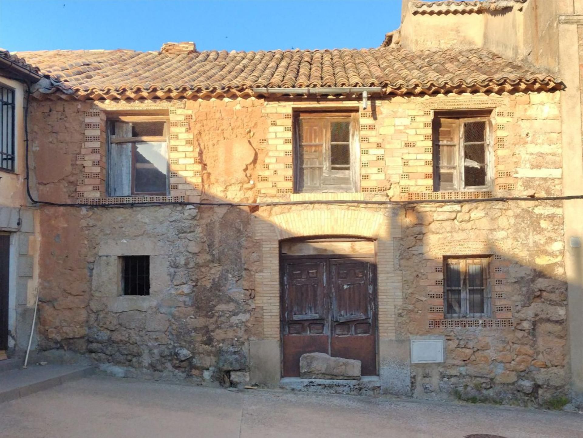 Vista exterior de Casa adosada en venda en Velilla de los Ajos