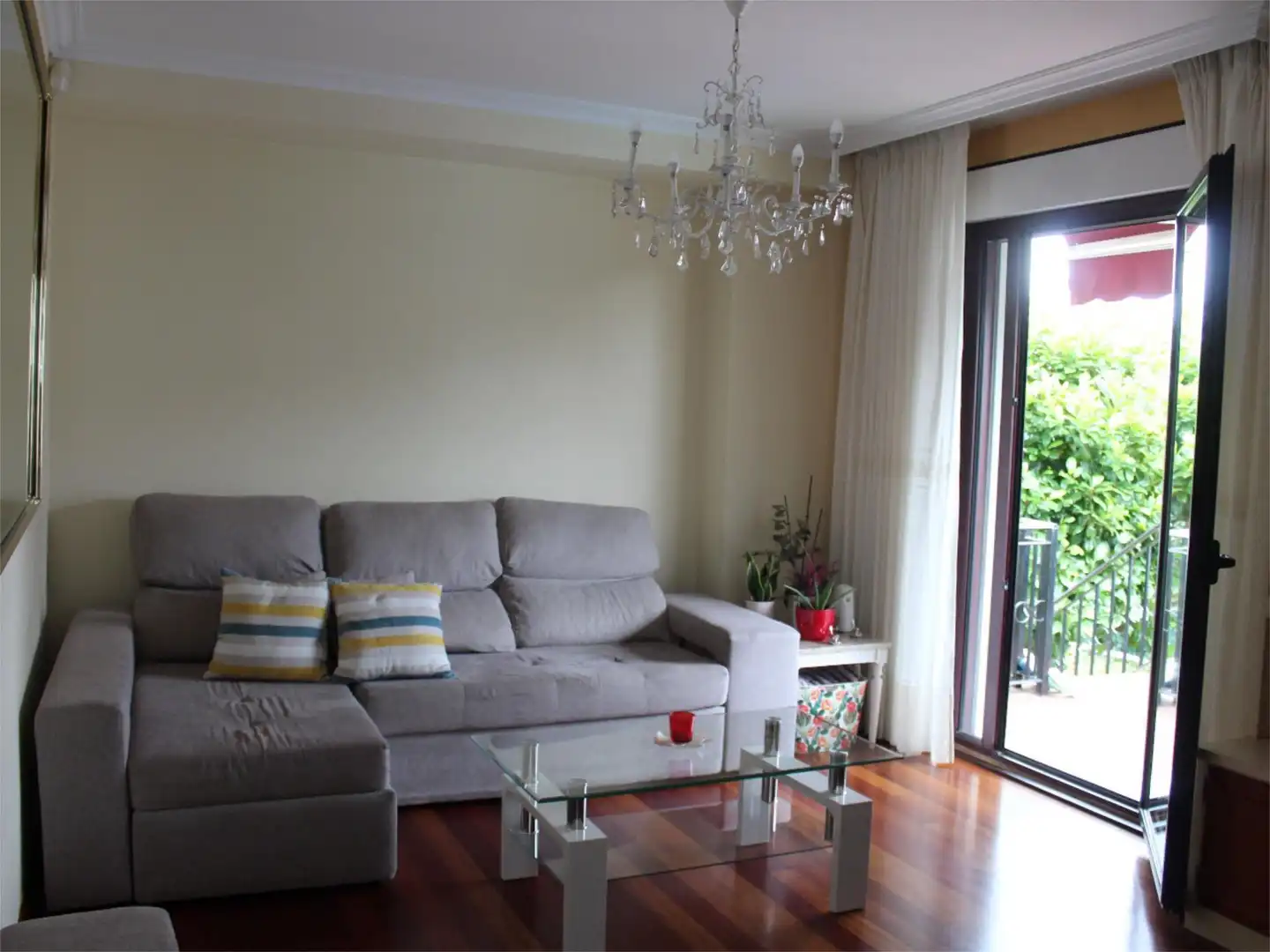 Casa o chalet en venta en Calle San Roque, 1e, Muriedas Sala de estar de Casa o chalet en venta en Camargo con Terraza y Balcón