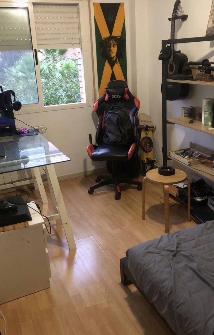 Flat to share in Carrer Salvador Espriu, 13, Llevant