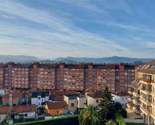 Vista exterior de Apartament de lloguer en Gijón  amb Calefacció, Jardí privat i Parquet