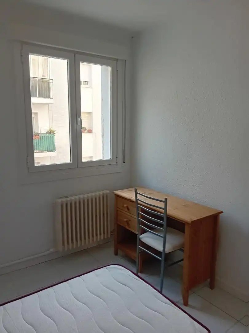 Habitación de Piso para compartir en Berriozar con Calefacción, Amueblado y Lavadora