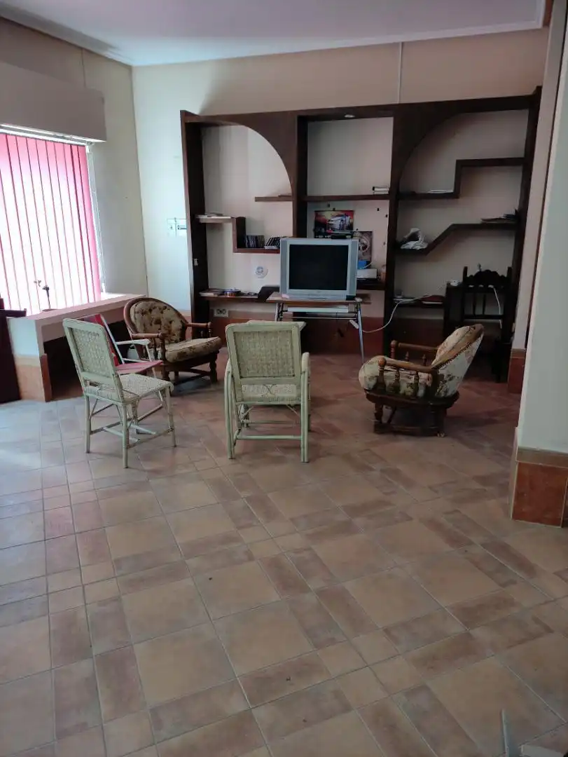 Einfamilien-Reihenhaus zum Verkauf in Calle Puerta de Madridejos, 3, Consuegra Wohnzimmer von Einfamilien-Reihenhaus zum Verkauf in Consuegra mit Heizung, Abstellraum und Ofen