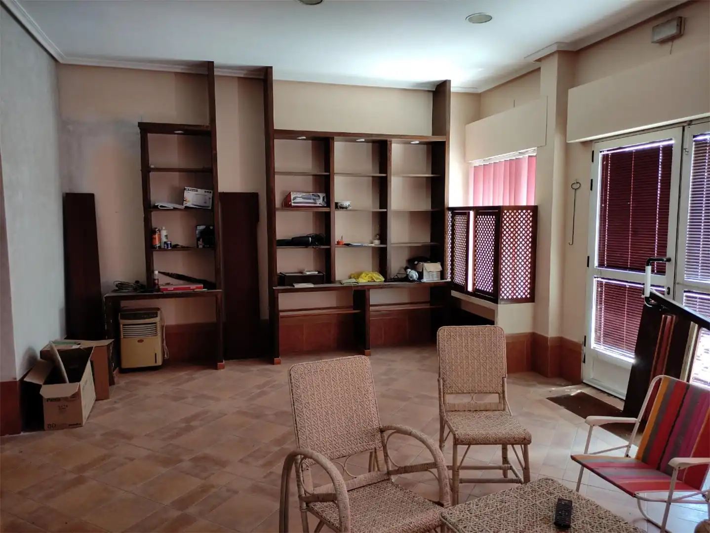 Einfamilien-Reihenhaus zum Verkauf in Calle Puerta de Madridejos, 3, Consuegra Wohnzimmer von Einfamilien-Reihenhaus zum Verkauf in Consuegra mit Heizung, Abstellraum und Ofen