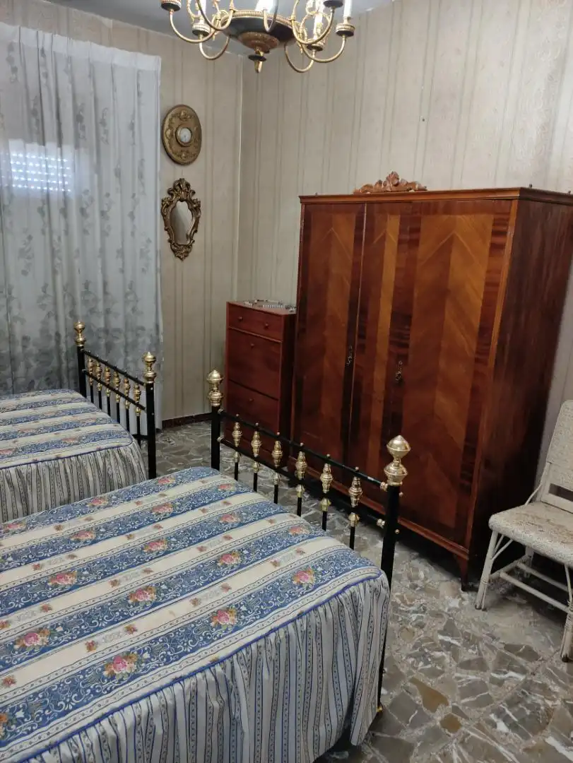 Einfamilien-Reihenhaus zum Verkauf in Calle Puerta de Madridejos, 3, Consuegra Schlafzimmer von Einfamilien-Reihenhaus zum Verkauf in Consuegra mit Heizung, Abstellraum und Ofen
