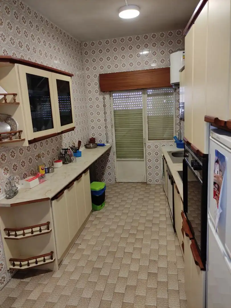 Einfamilien-Reihenhaus zum Verkauf in Calle Puerta de Madridejos, 3, Consuegra Küche von Einfamilien-Reihenhaus zum Verkauf in Consuegra mit Heizung, Abstellraum und Ofen