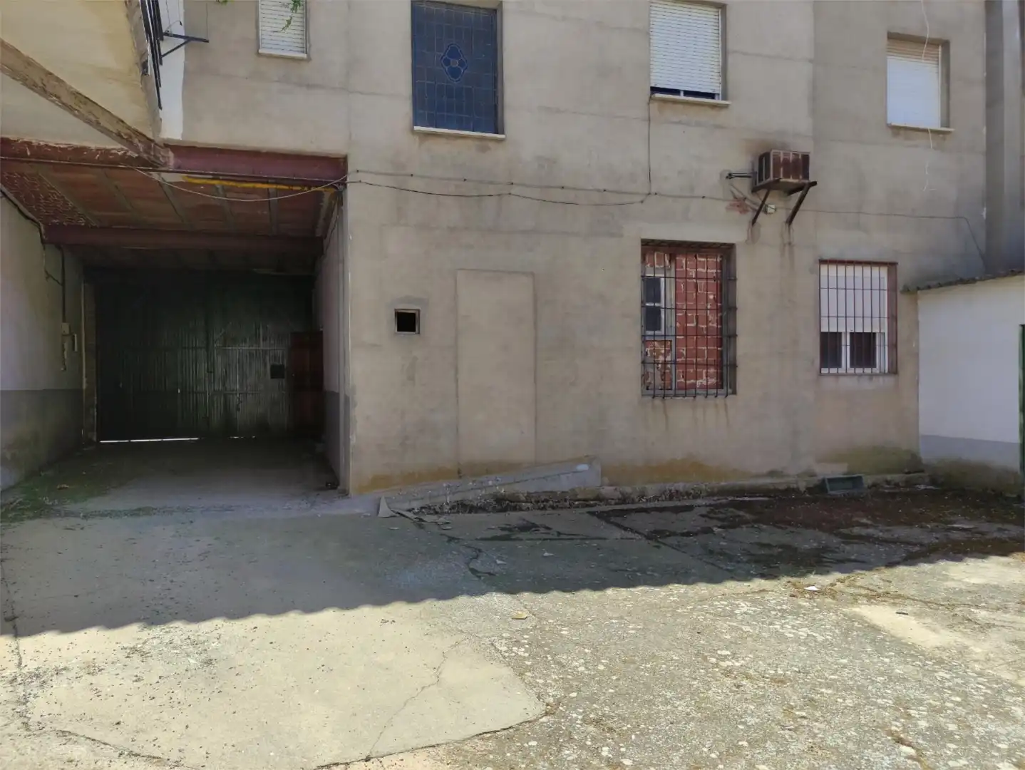 Einfamilien-Reihenhaus zum Verkauf in Calle Puerta de Madridejos, 3, Consuegra Außenansicht von Einfamilien-Reihenhaus zum Verkauf in Consuegra mit Heizung, Abstellraum und Ofen
