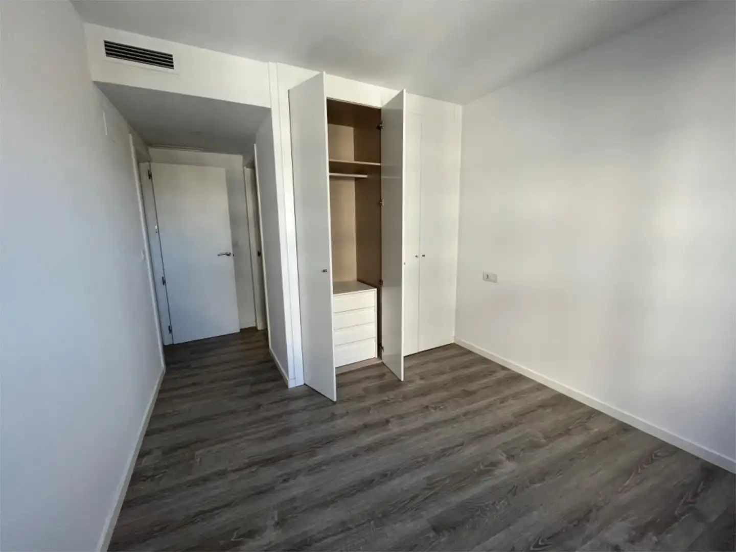 Flat for rent in Calle Doctora Damiana Zaragoza, 1, Paus - Poligono San Blas Flat for rent in Calle Doctora Damiana Zaragoza, 1, Paus - Poligono San Blas