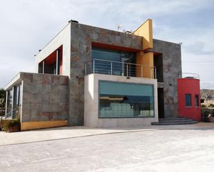 Vista exterior de Casa o xalet en venda en Caravaca de la Cruz amb Aire condicionat, Terrassa i Piscina