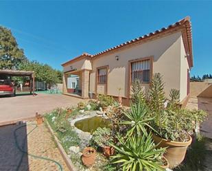 Vista exterior de Casa o xalet en venda en Chiclana de la Frontera amb Aire condicionat i Terrassa