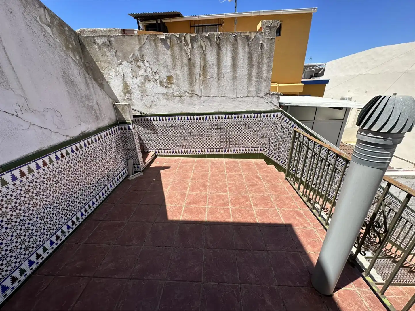 Casa adosada en venda a Barriada Núcleo Residencial el Parque, 44, Rociana del Condado Terrassa de Casa adosada en venda en Rociana del Condado