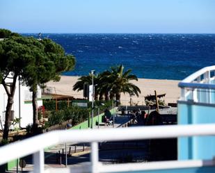 Vista exterior de Àtic en venda en Castell-Platja d'Aro amb Aire condicionat, Terrassa i Balcó