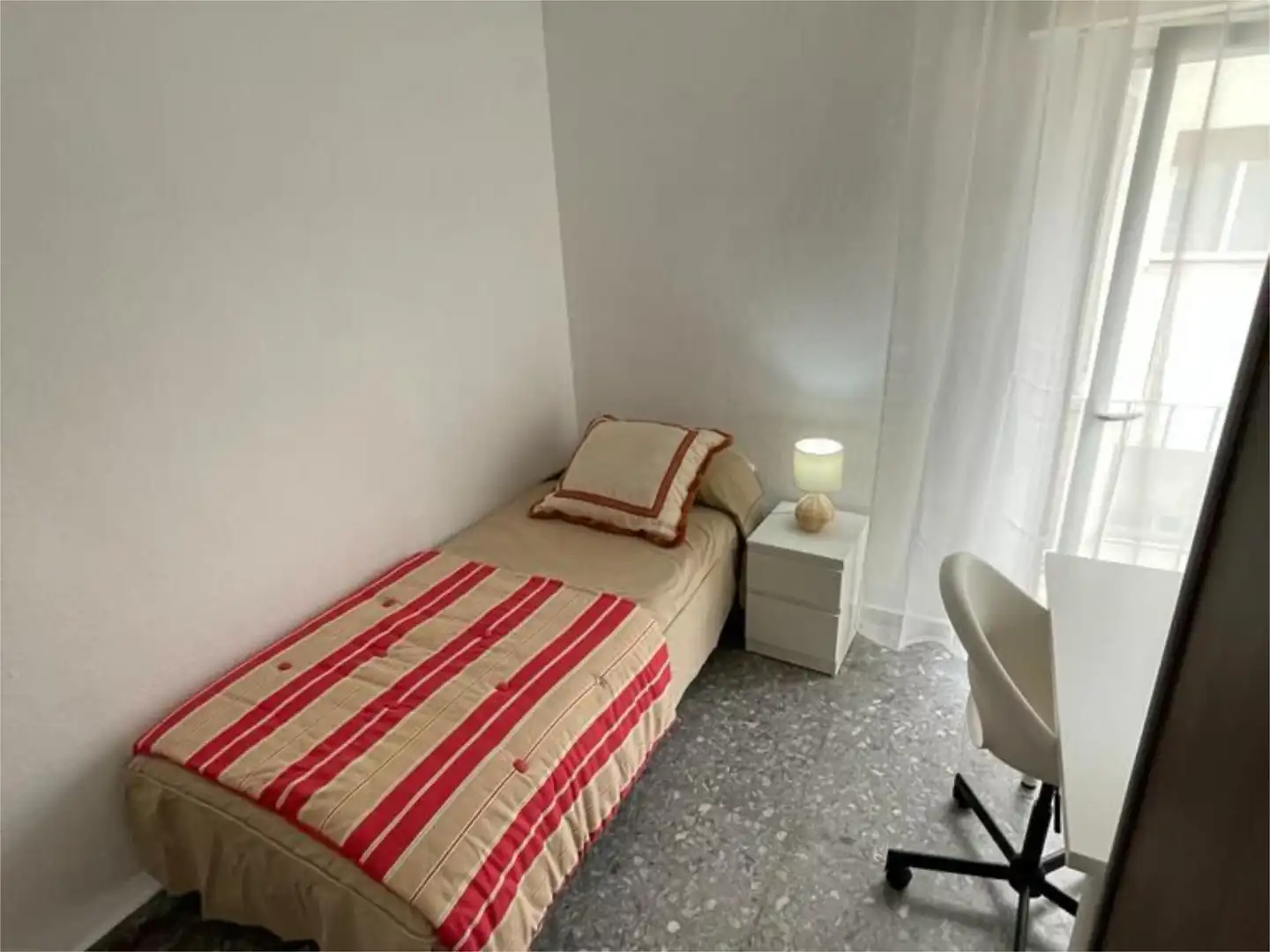 Room in Avenida de las Ollerías, 1, Ollerías - San Cayetano Room in Avenida de las Ollerías, 1, Ollerías - San Cayetano