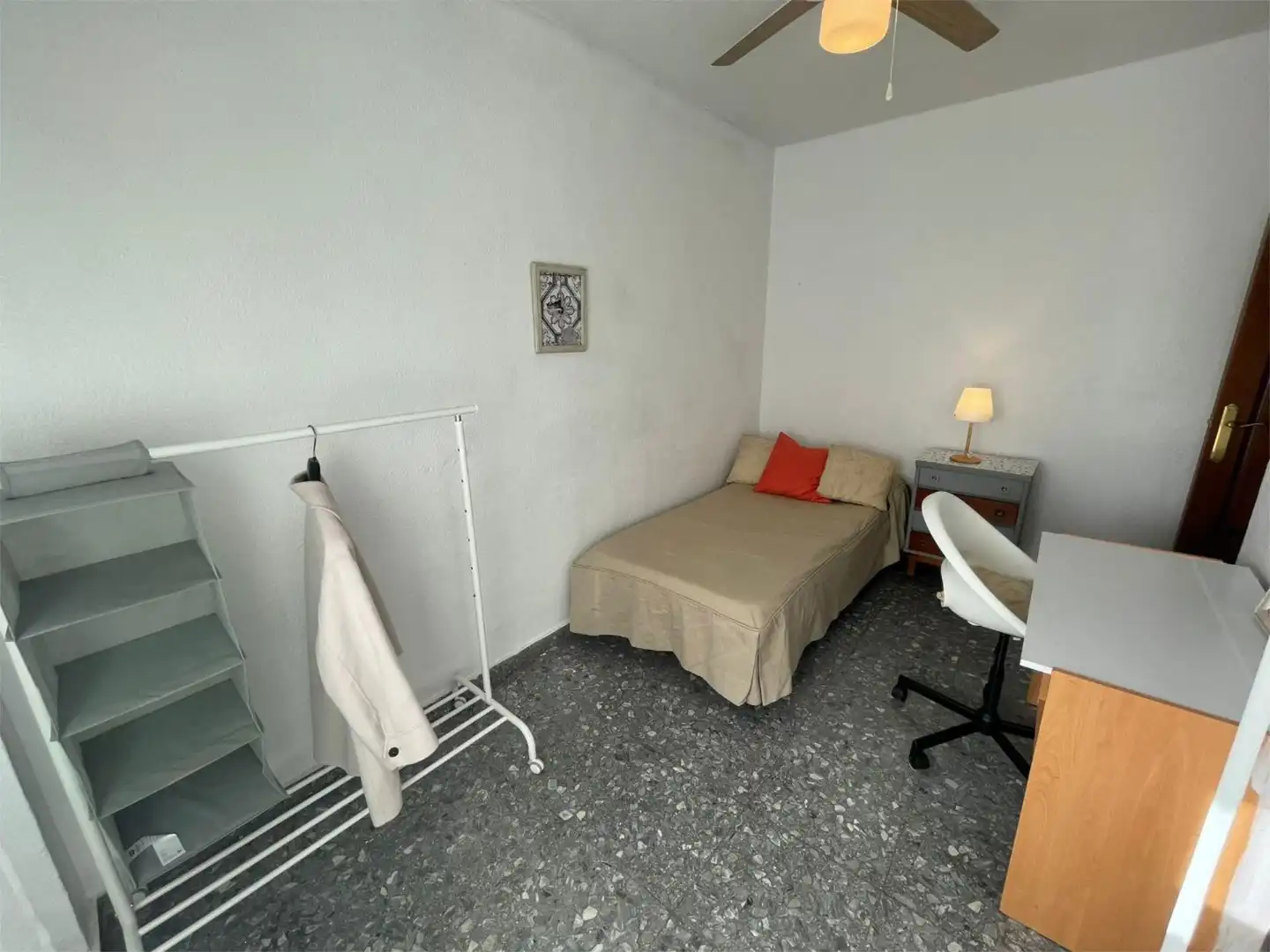 Room in Avenida de las Ollerías, 1, Ollerías - San Cayetano Room in Avenida de las Ollerías, 1, Ollerías - San Cayetano