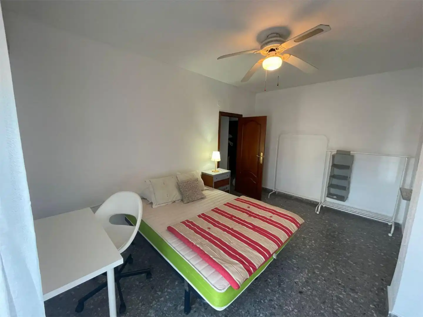 Room in Avenida de las Ollerías, 1, Ollerías - San Cayetano Room in Avenida de las Ollerías, 1, Ollerías - San Cayetano