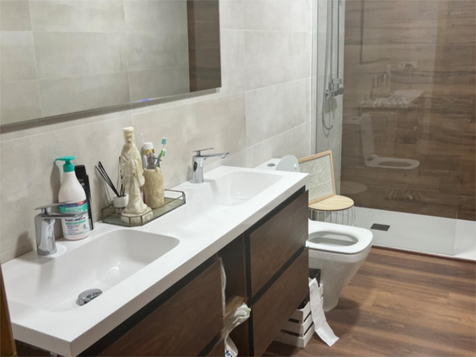Bathroom of Single-family semi-detached for sale in Cáceres Capital  with Air Conditioner, Terrace and Swimming Pool